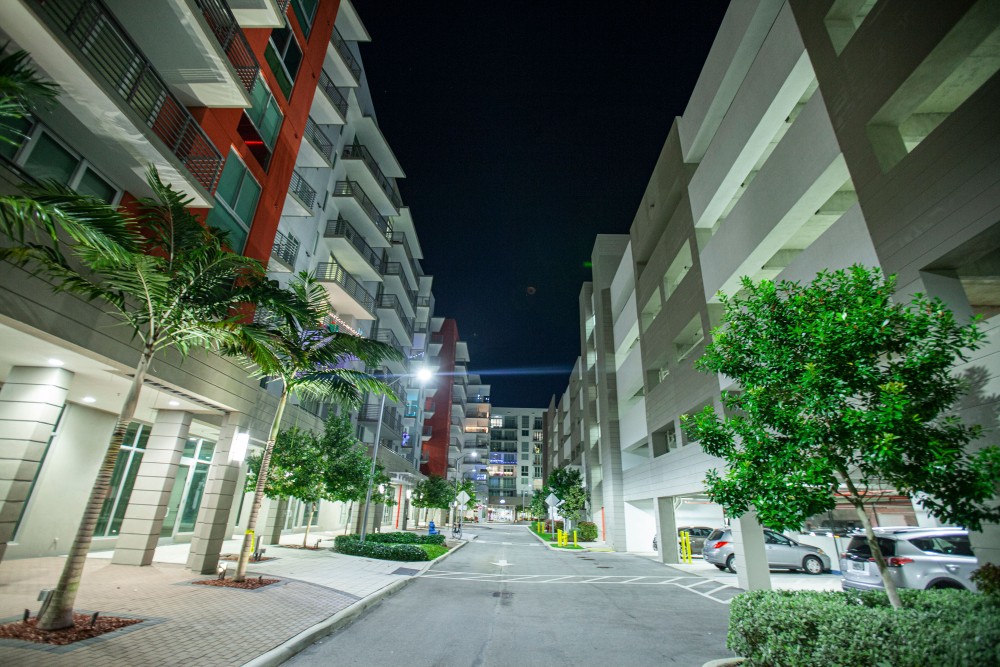 Skyline de Miami ilustrando el potencial de inversión en bienes raíces